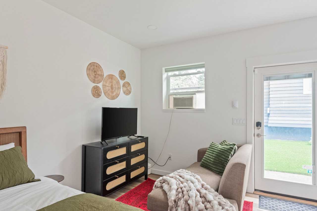 5764 Ne Garfield Ave #C - Photo 3 of 15