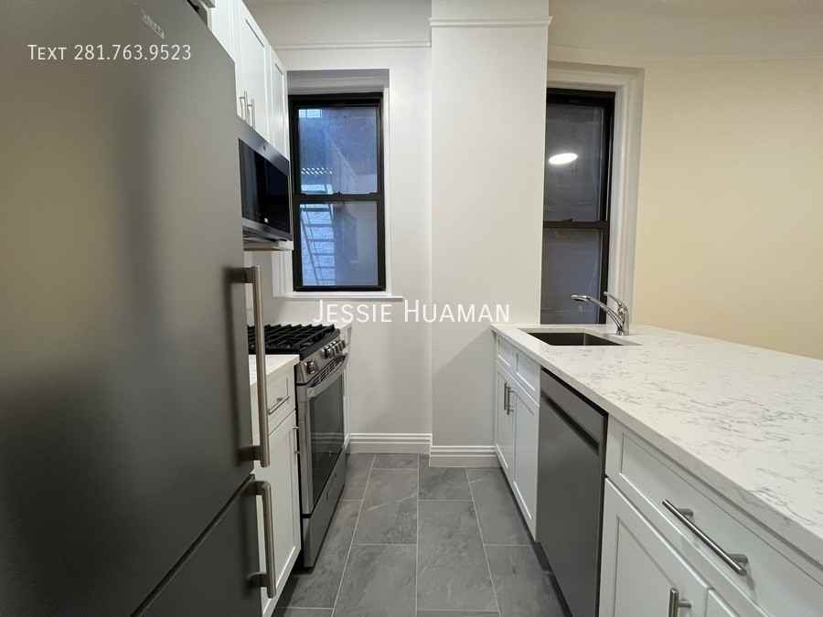 123 E 82nd St #4 - Photo 4 of 7