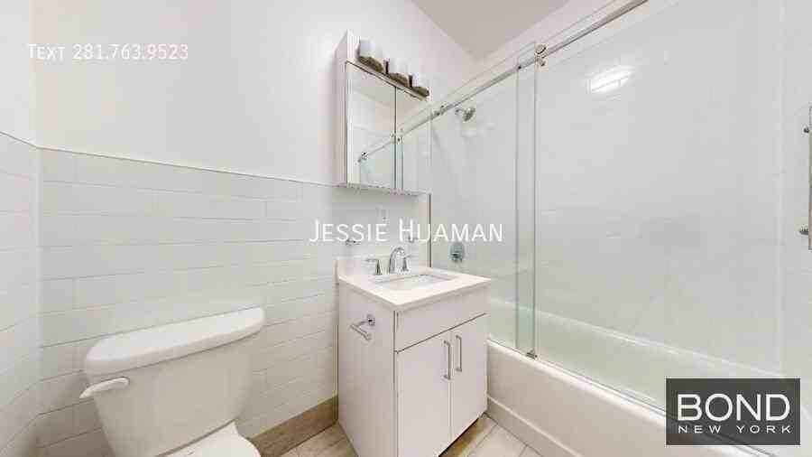 816 Broadway #C - Photo 5 of 8