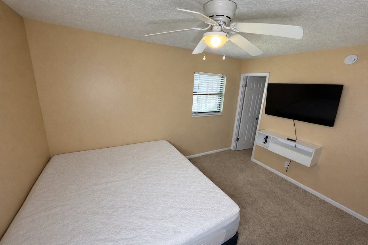 8229 Frost St N - Photo 2 of 8