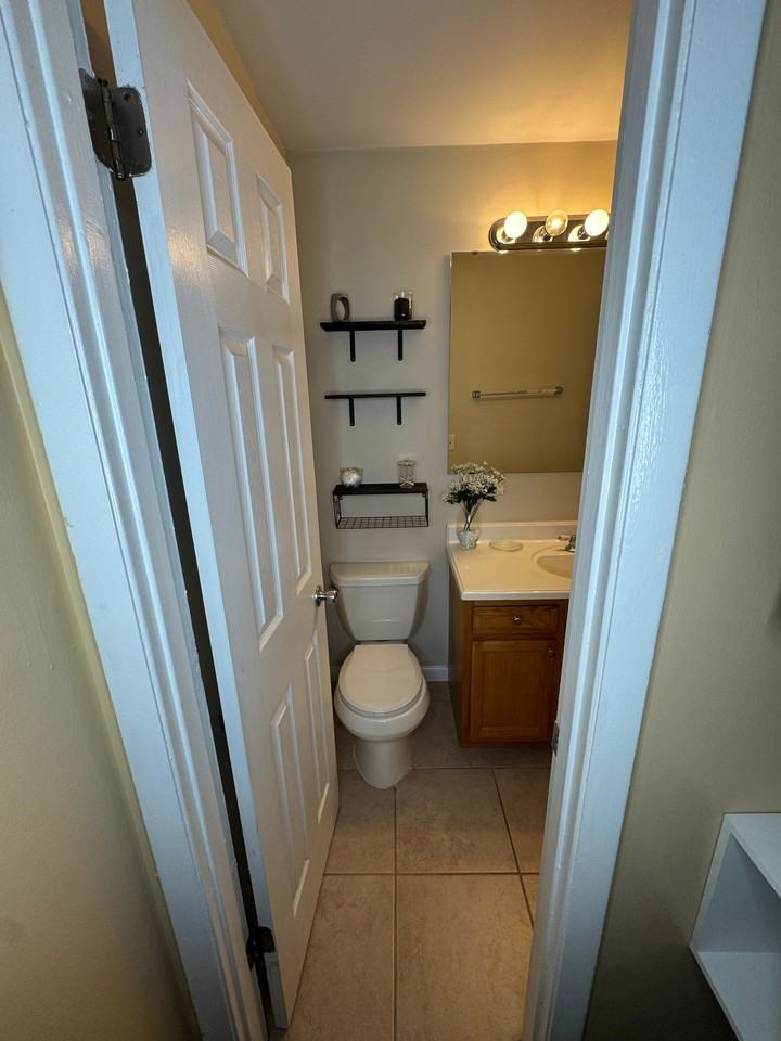 8229 Frost St N - Photo 7 of 8