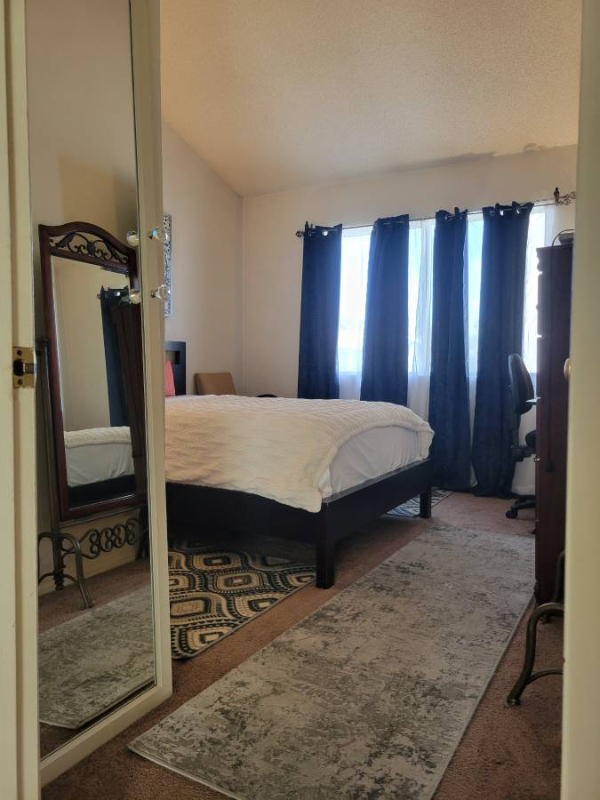 2121 Dufour Ave - Photo 3 of 7