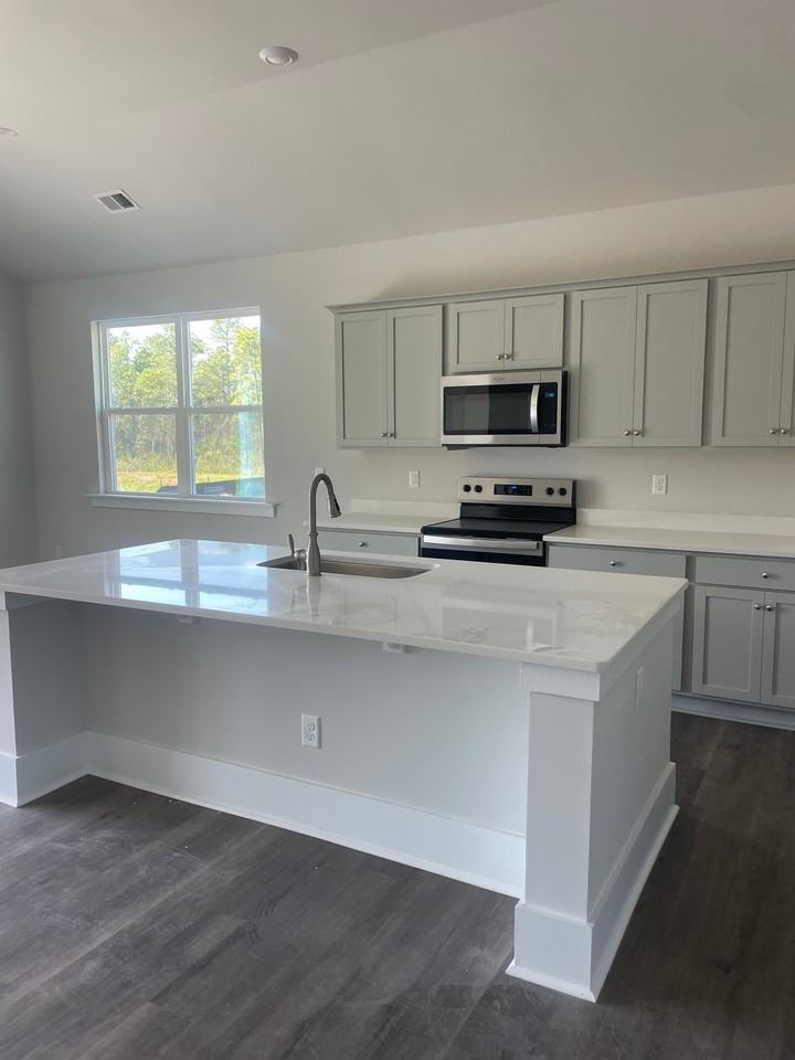 5093 Roundhead Dr - Photo 5 of 7