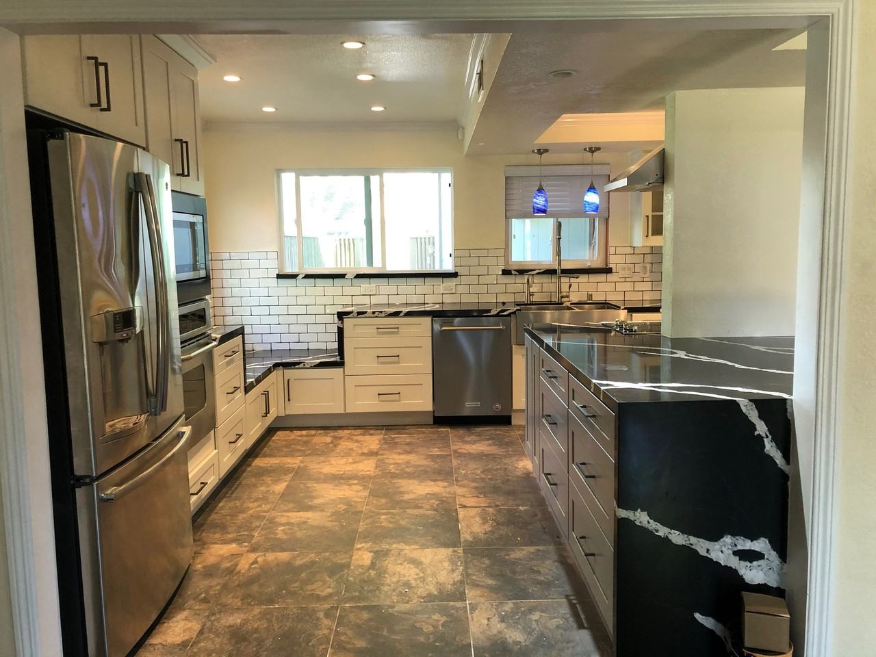 5125 Willowview Ct - Photo 3 of 10