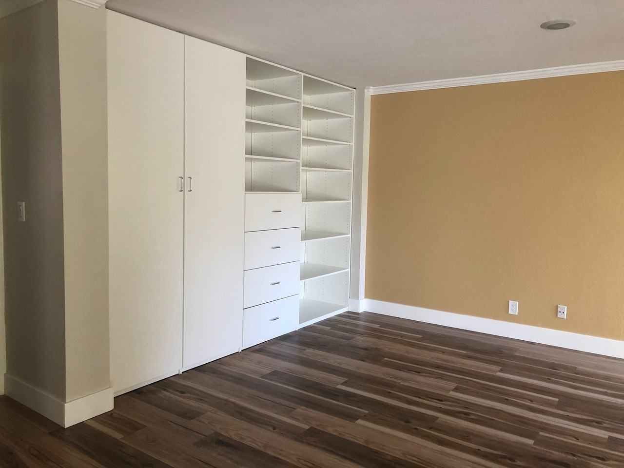 5125 Willowview Ct - Photo 6 of 10