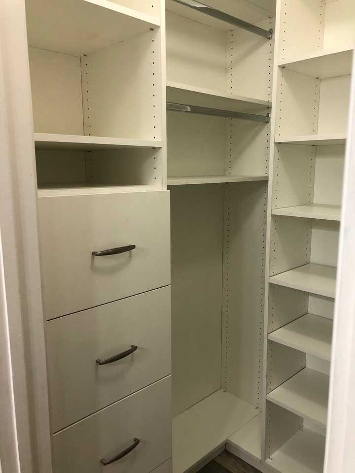 5125 Willowview Ct - Photo 7 of 10