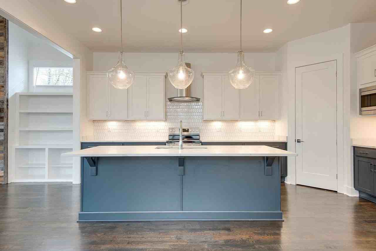 1616 12th Ave N - Photo 3 of 12