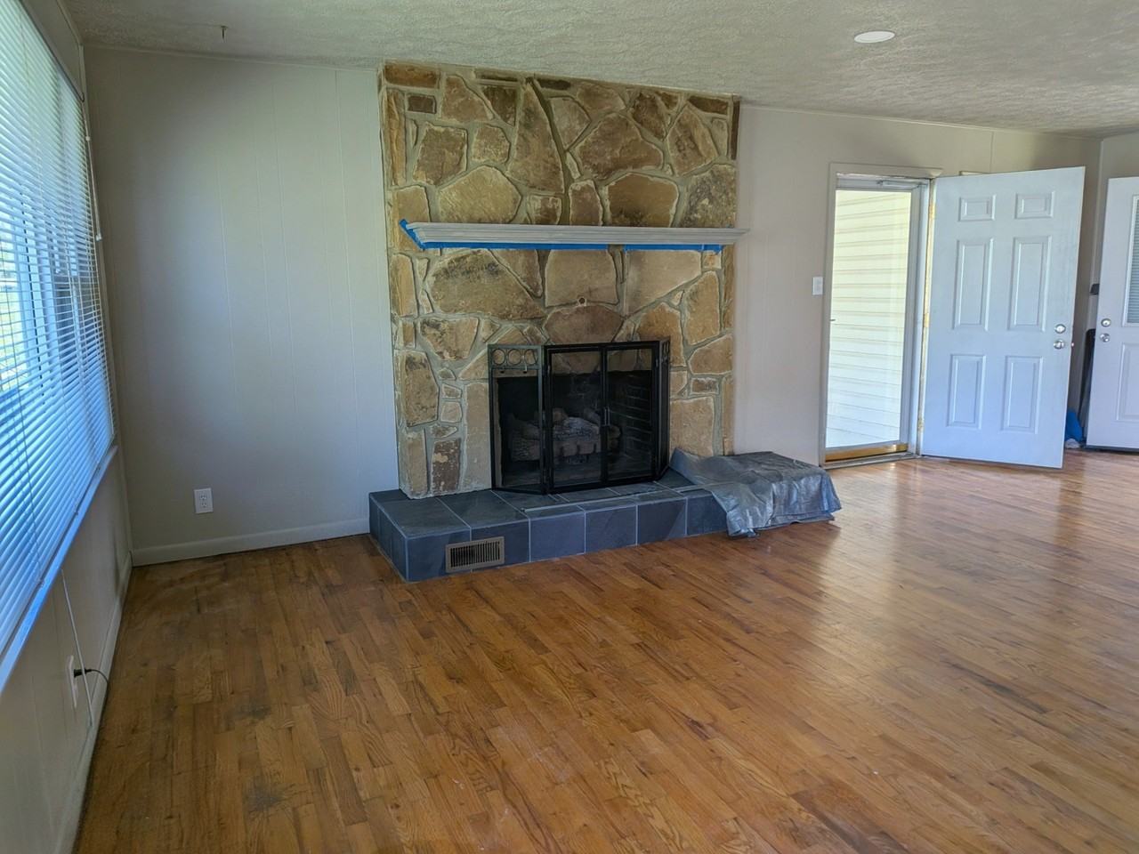 708 Prentice St - Photo 4 of 9