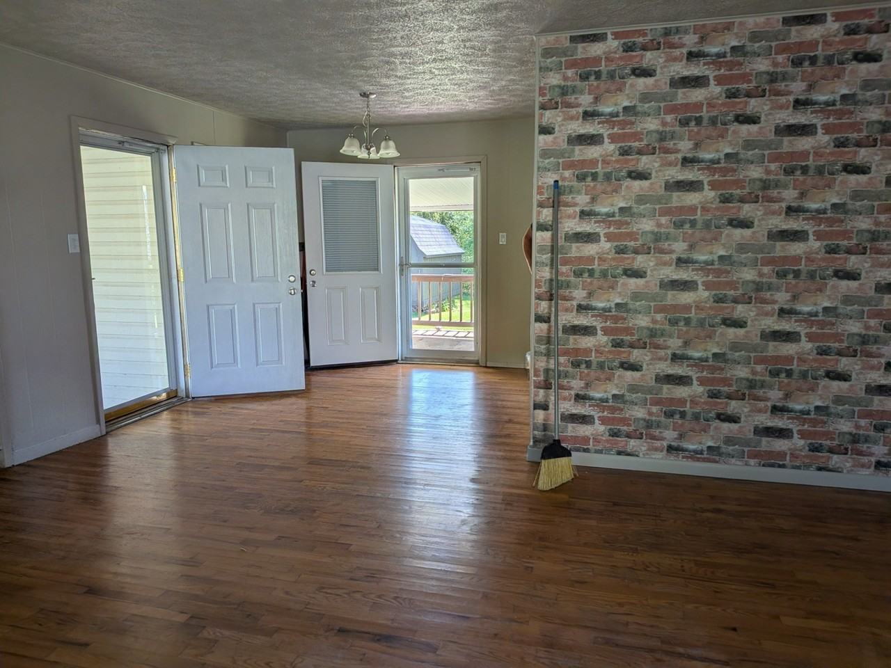 708 Prentice St - Photo 5 of 9