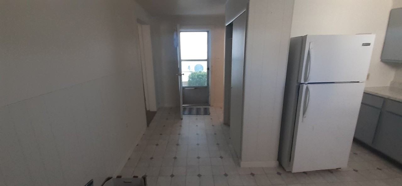 829 Railroad St #101 - Photo 5 of 8