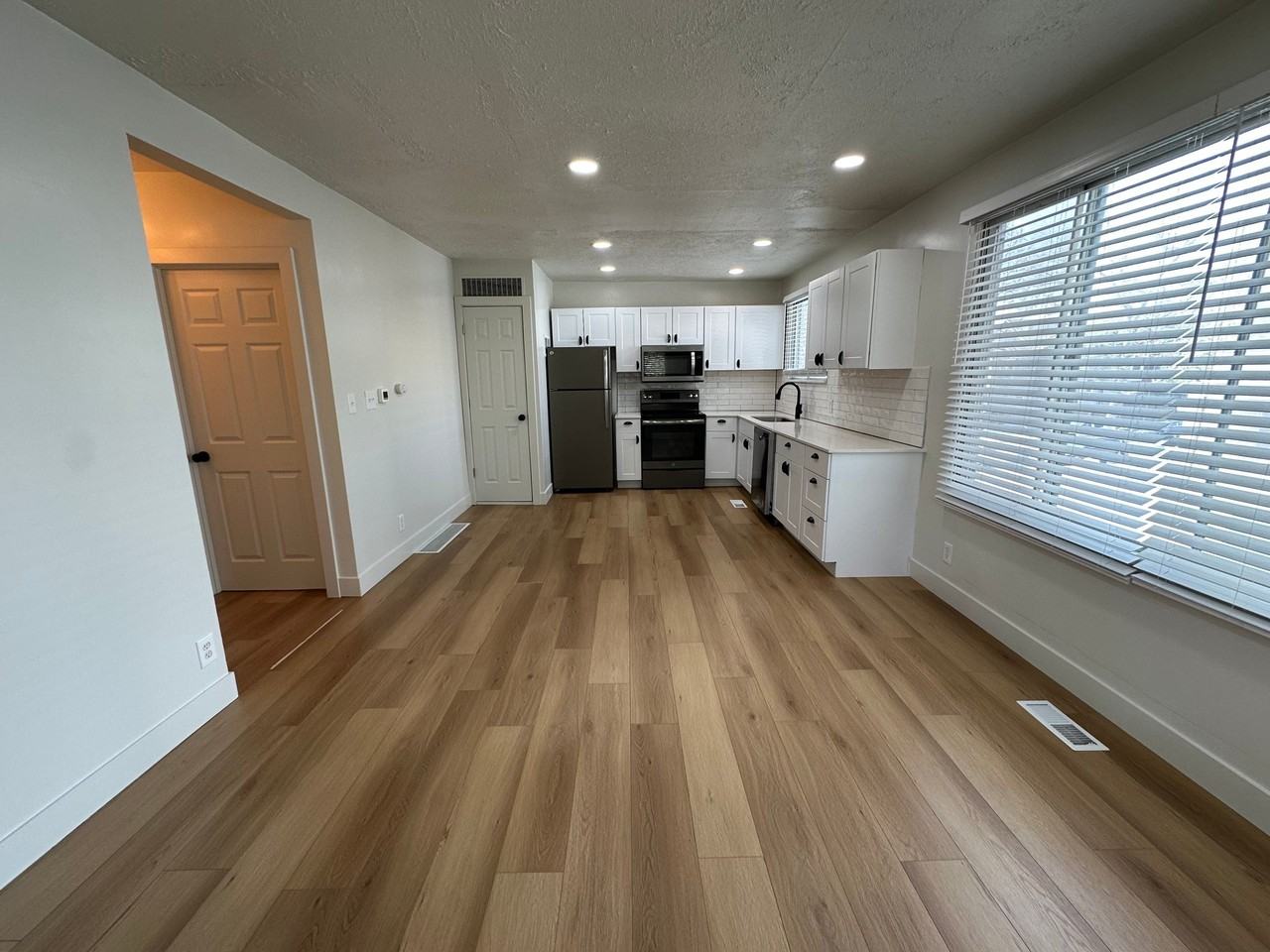123 S Mcclelland St #3 - Photo 2 of 6