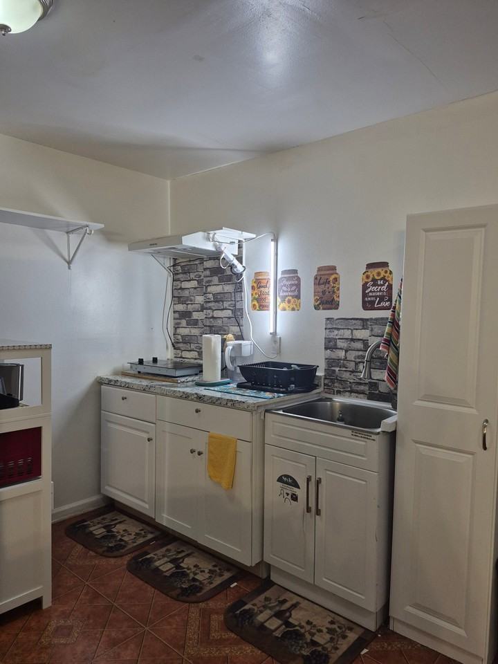 146 Terrace Ave #1A - Photo 5 of 18