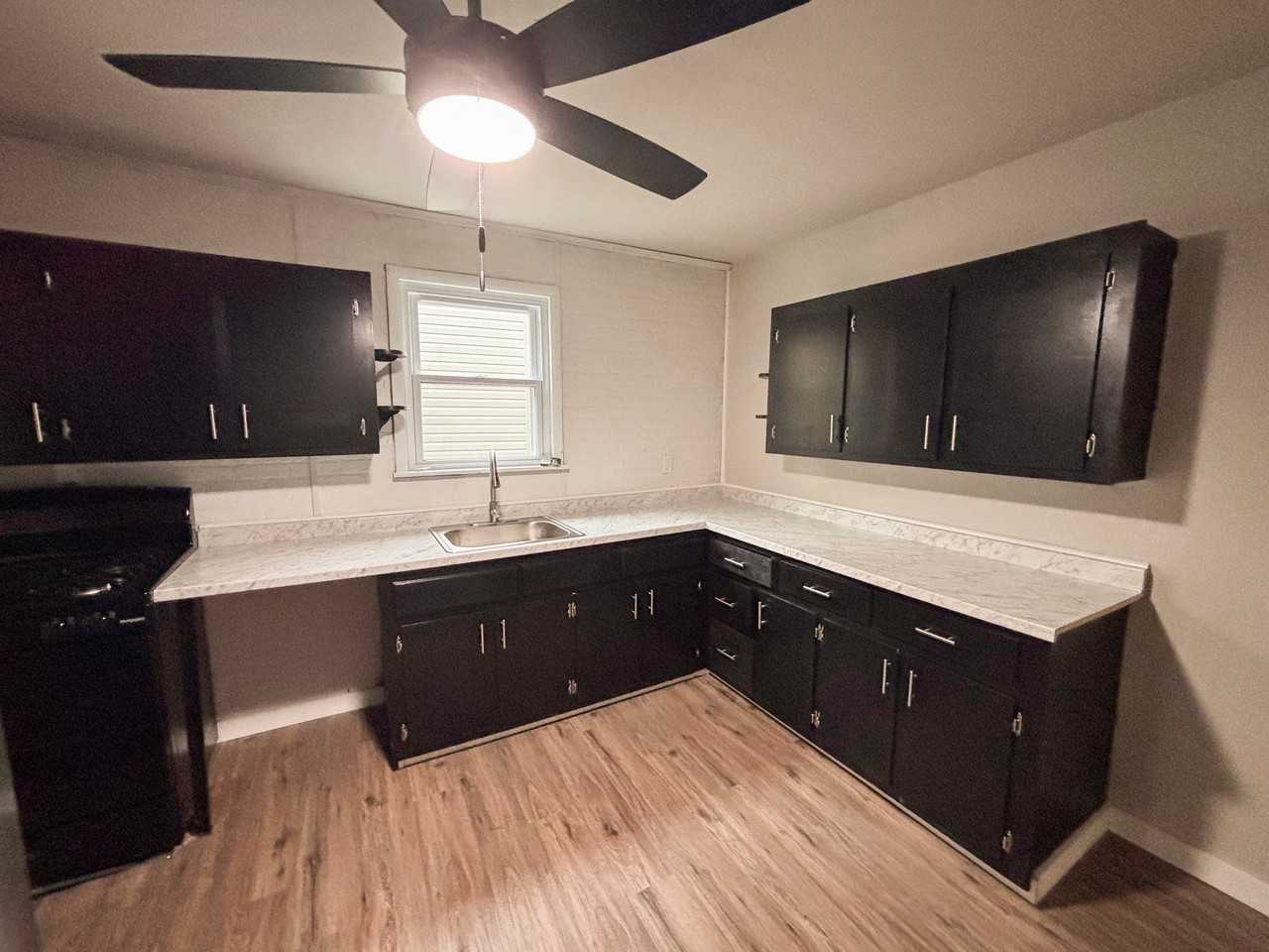 489 Evergreen Rd - Photo 2 of 11