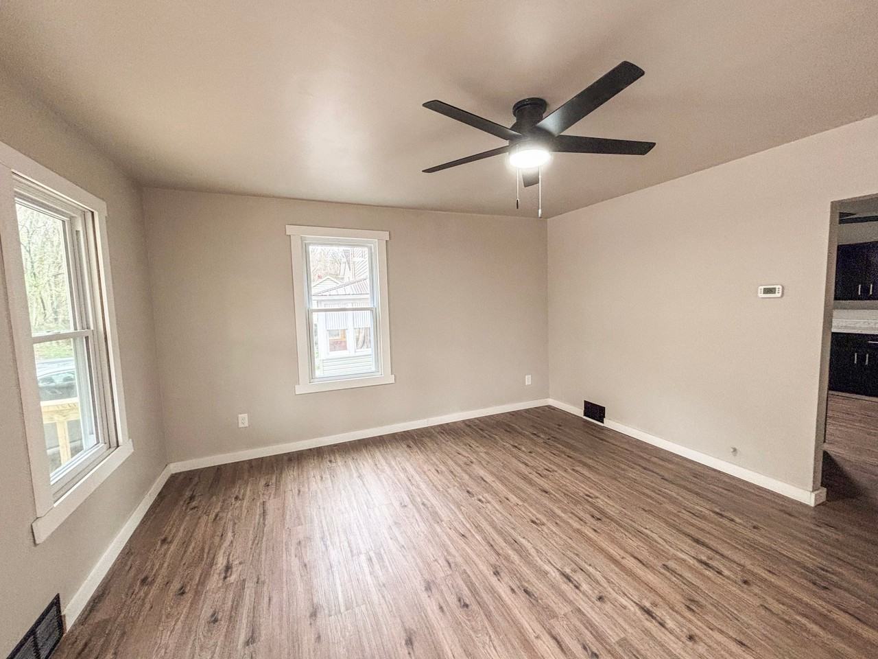 489 Evergreen Rd - Photo 3 of 11