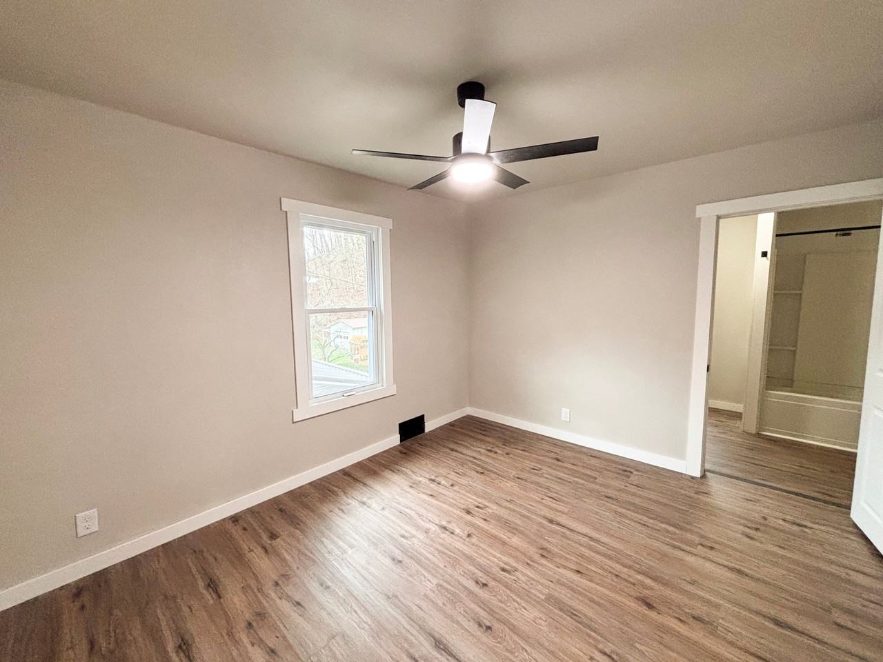 489 Evergreen Rd - Photo 5 of 11