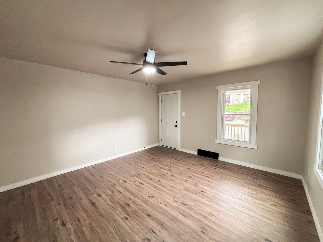 489 Evergreen Rd - Photo 7 of 11