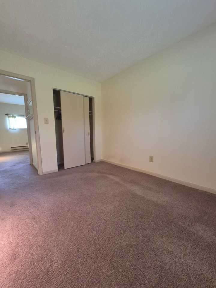 81 W North St #E - Photo 5 of 11