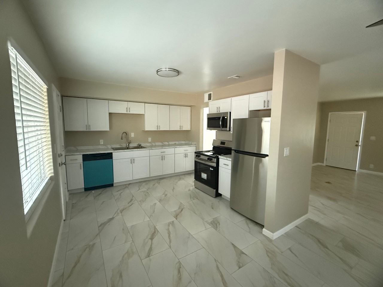 4634 E Burns St - Photo 3 of 12