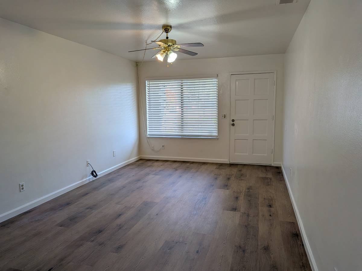 9277 Corinthian Cir - Photo 4 of 18