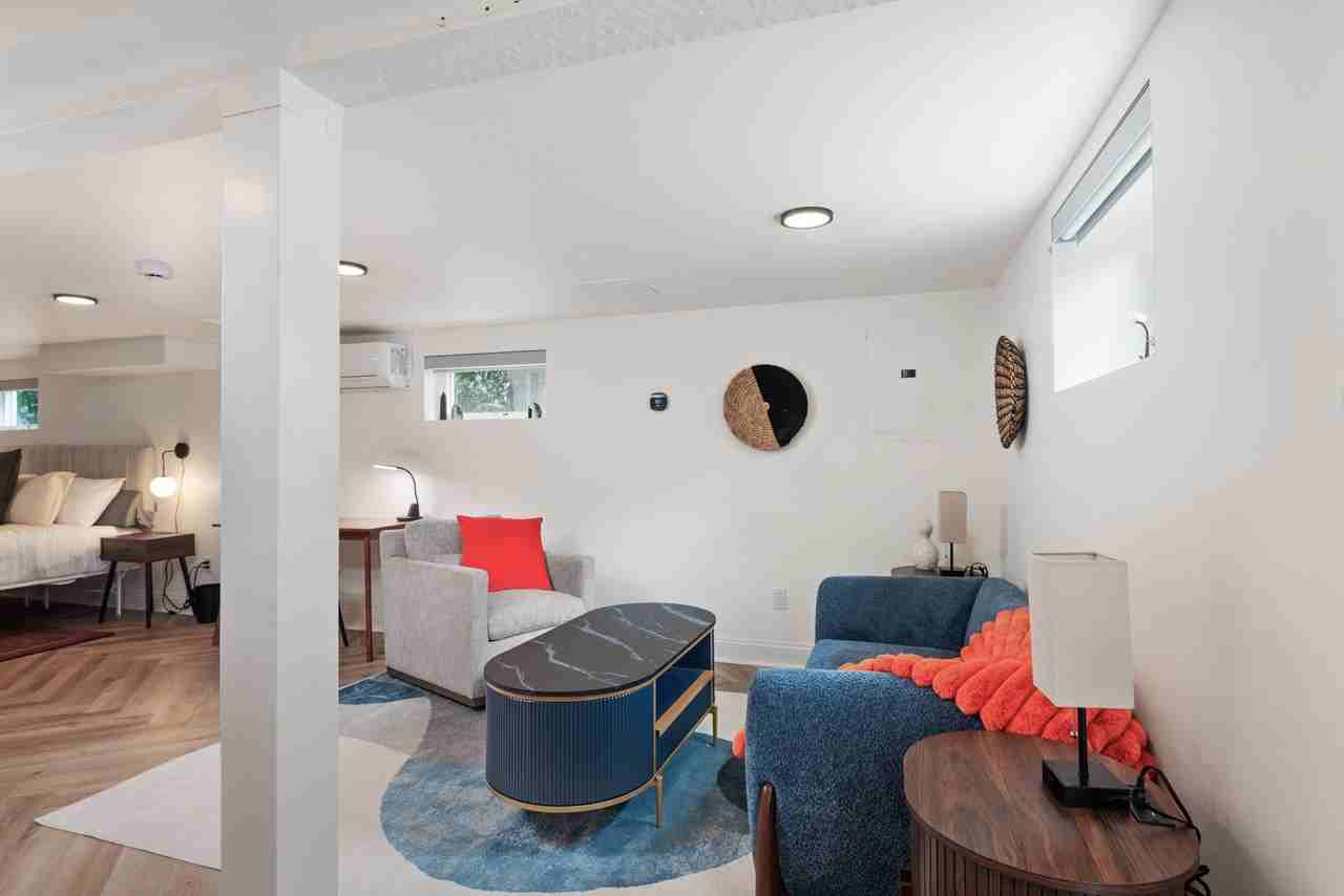 2314 Ne Flanders St #B - Photo 2 of 18