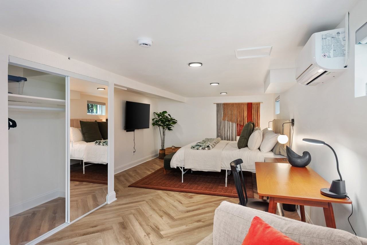 2314 Ne Flanders St #B - Photo 3 of 18