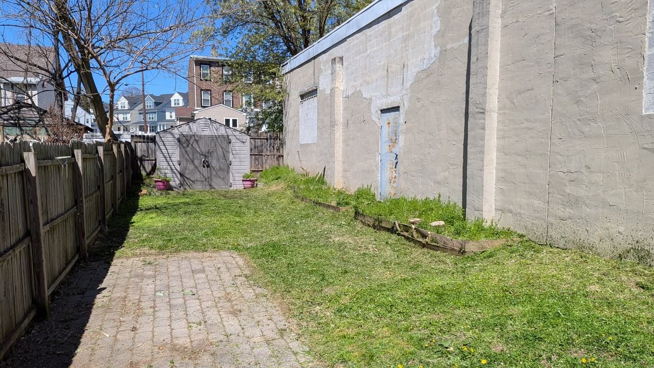 624 E Hector St - Photo 2 of 14