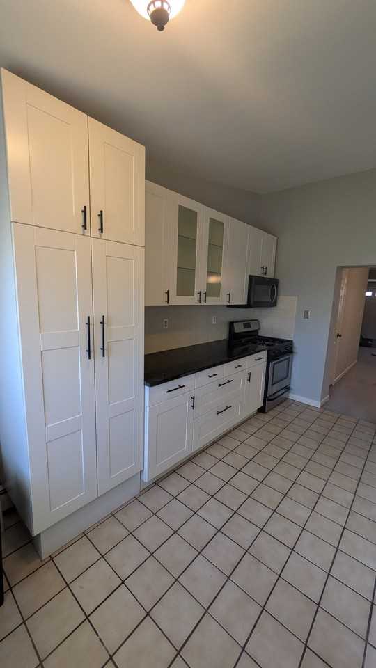 624 E Hector St - Photo 4 of 14