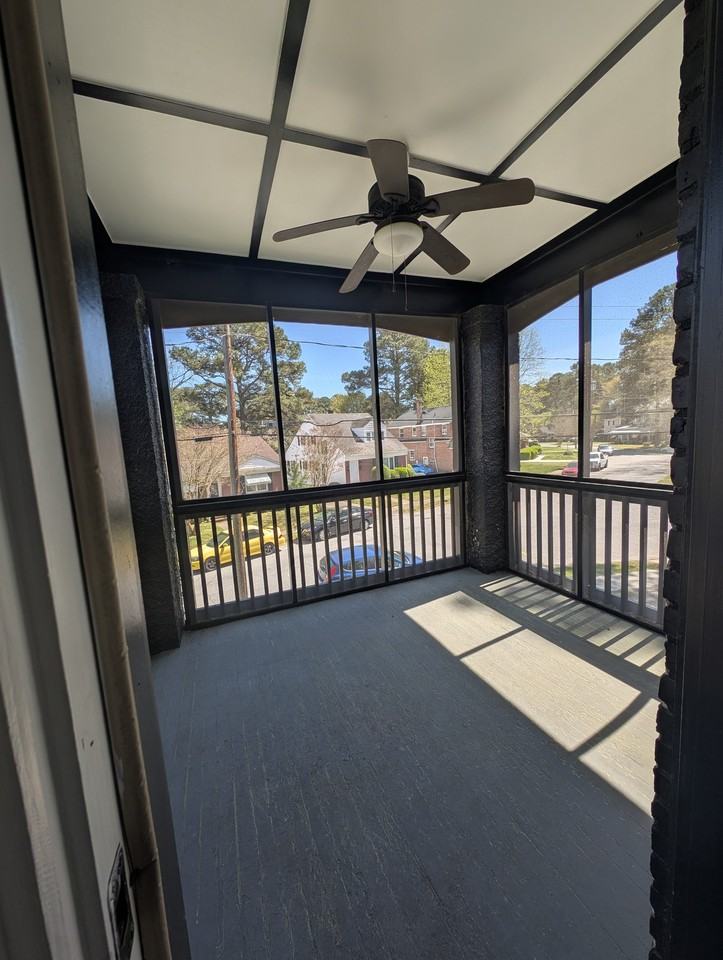 117 1/2 Park Rd - Photo 4 of 25