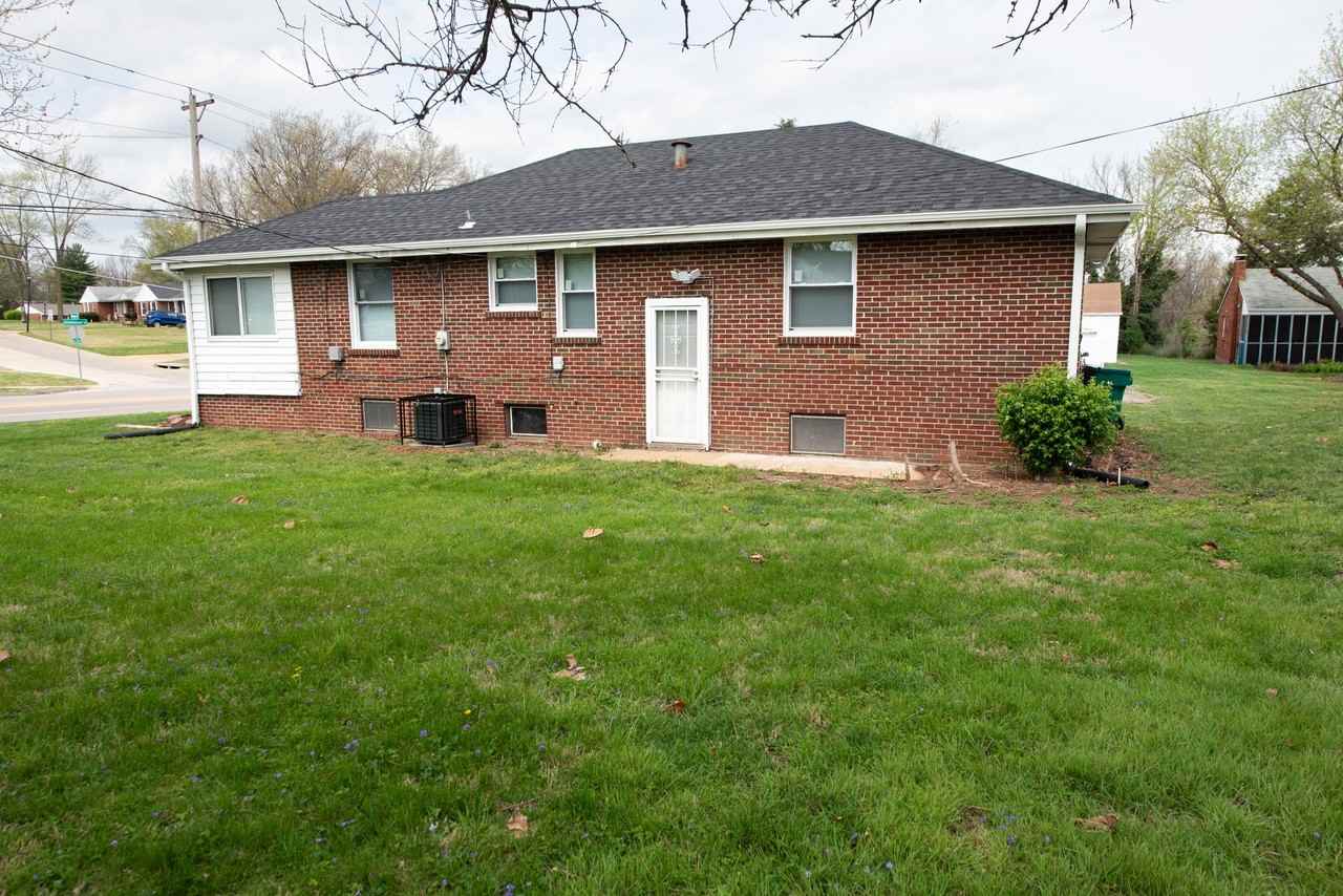 956 Fontaine Pl - Photo 2 of 20