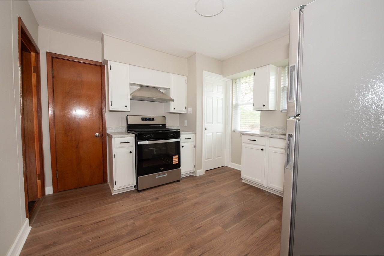 956 Fontaine Pl - Photo 6 of 20