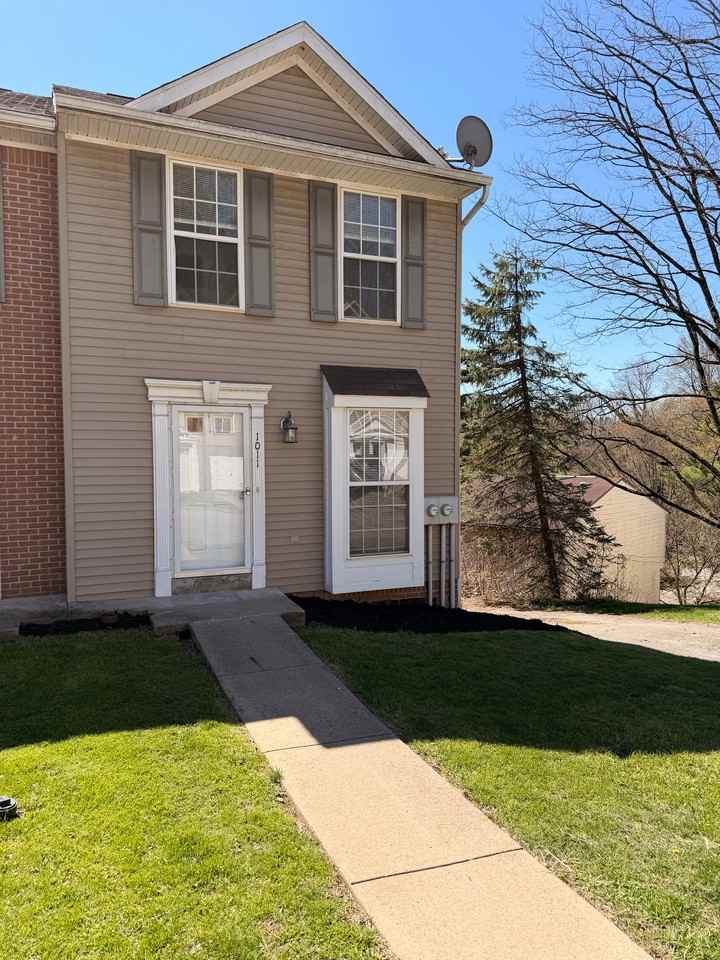 1011 Pinoak Ct - Photo 2 of 19