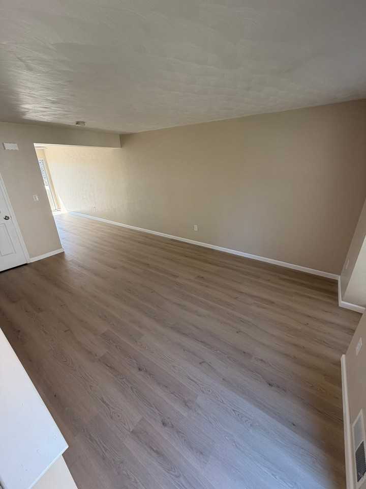 1011 Pinoak Ct - Photo 3 of 19