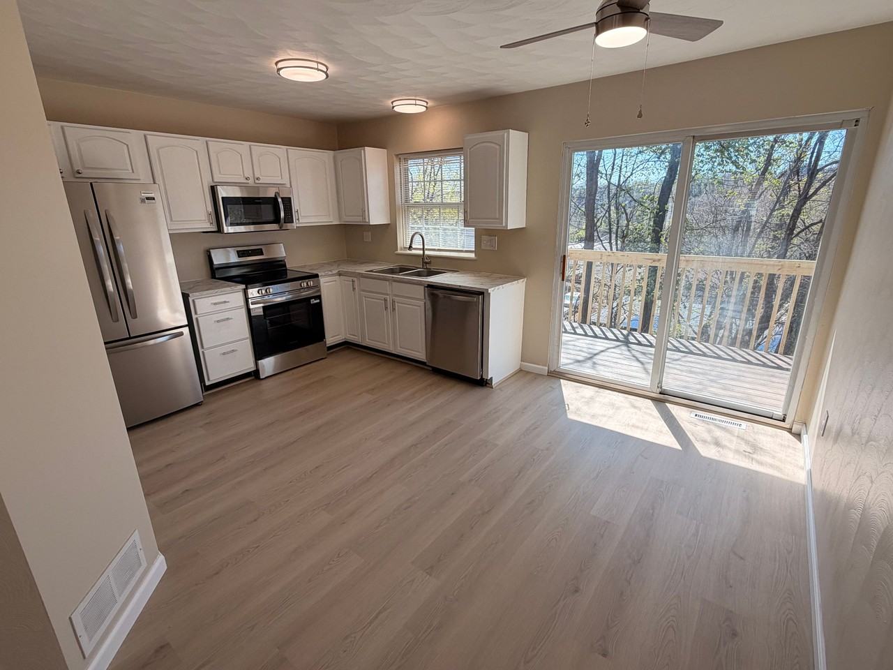 1011 Pinoak Ct - Photo 4 of 19