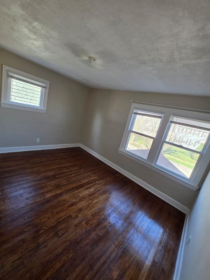 2048 Rossmoor Rd - Photo 3 of 19