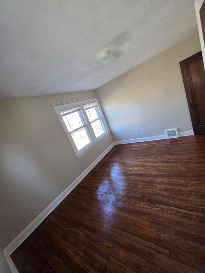 2048 Rossmoor Rd - Photo 5 of 19