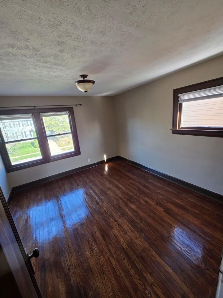 2048 Rossmoor Rd - Photo 6 of 19