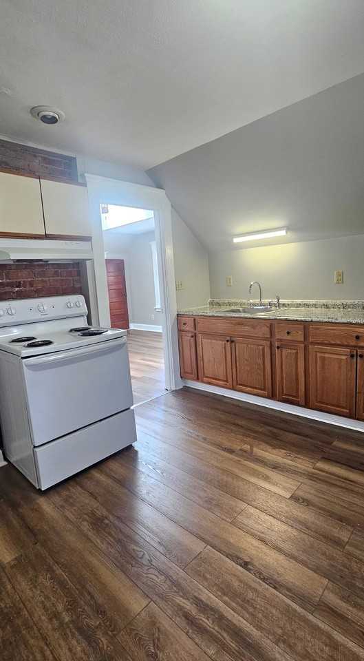 83 Gibbs St #3 - Photo 7 of 14