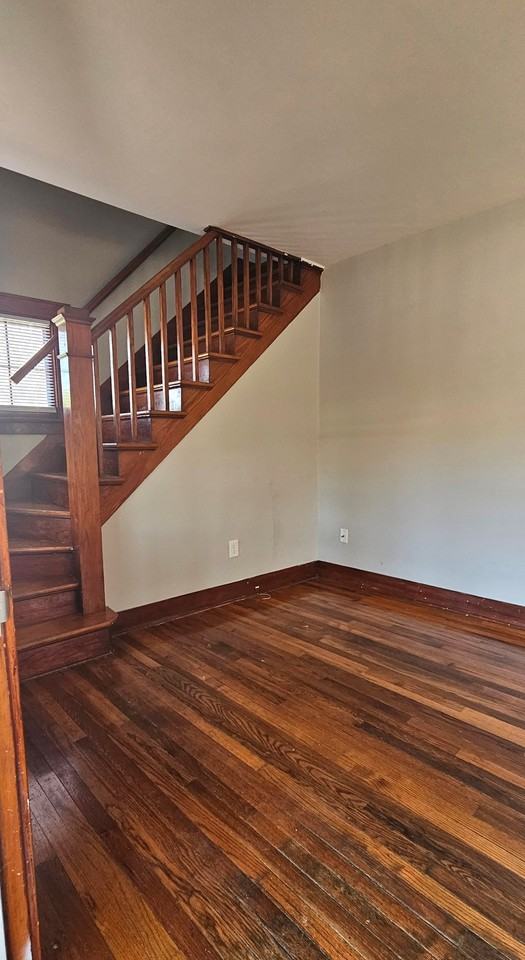 235 Foxon Rd - Photo 4 of 16