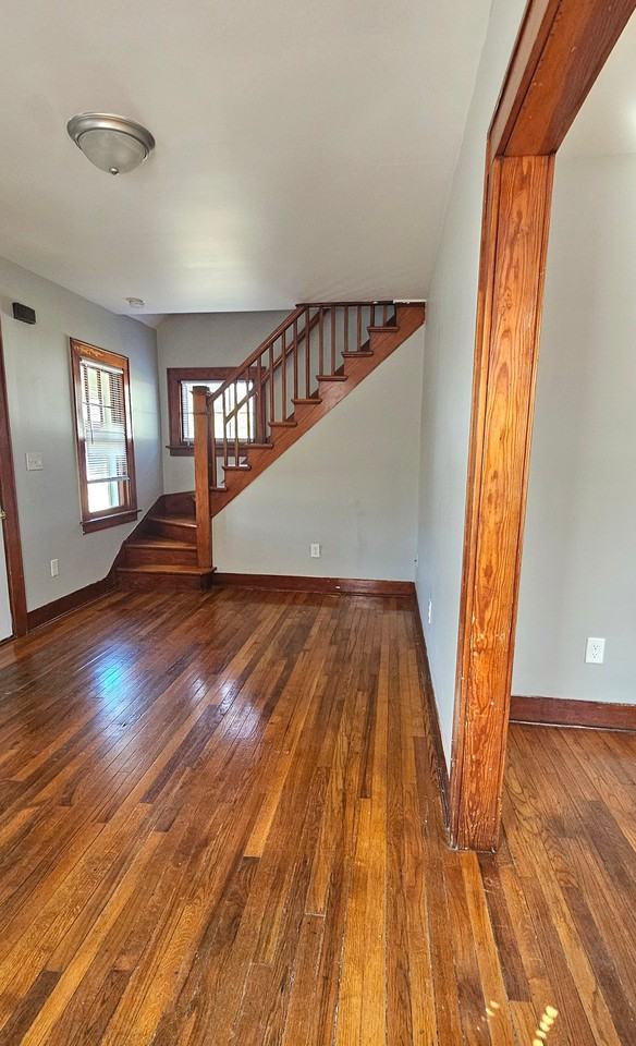 235 Foxon Rd - Photo 5 of 16