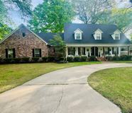 401 Foxwood Dr - Photo 1 of 1