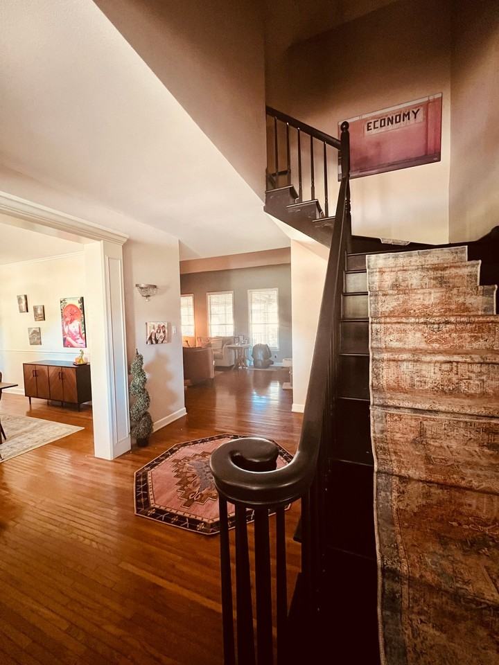 401 Foxwood Dr - Photo 3 of 22