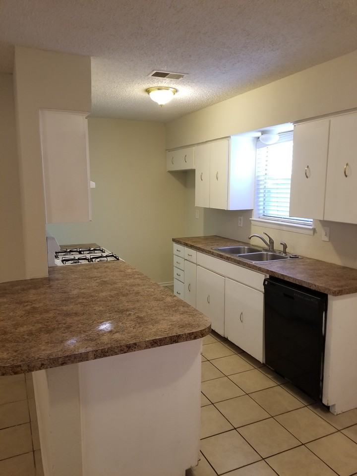 443 E Magnolia Ln #NA - Photo 2 of 9