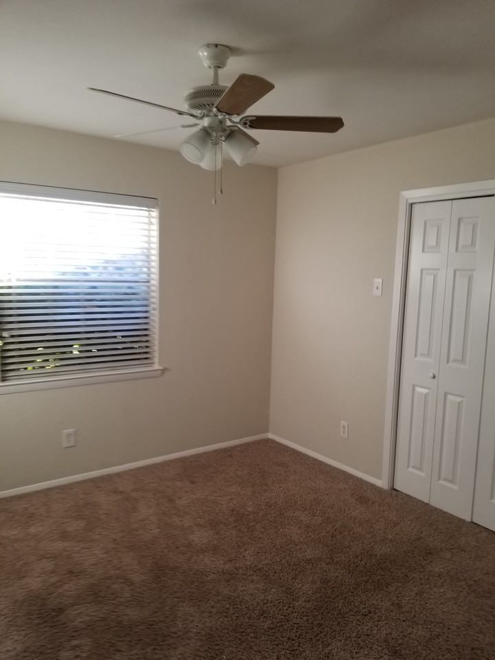 443 E Magnolia Ln #NA - Photo 4 of 9