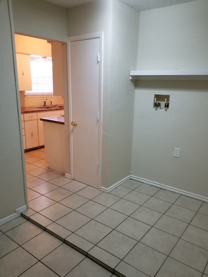 443 E Magnolia Ln #NA - Photo 7 of 9