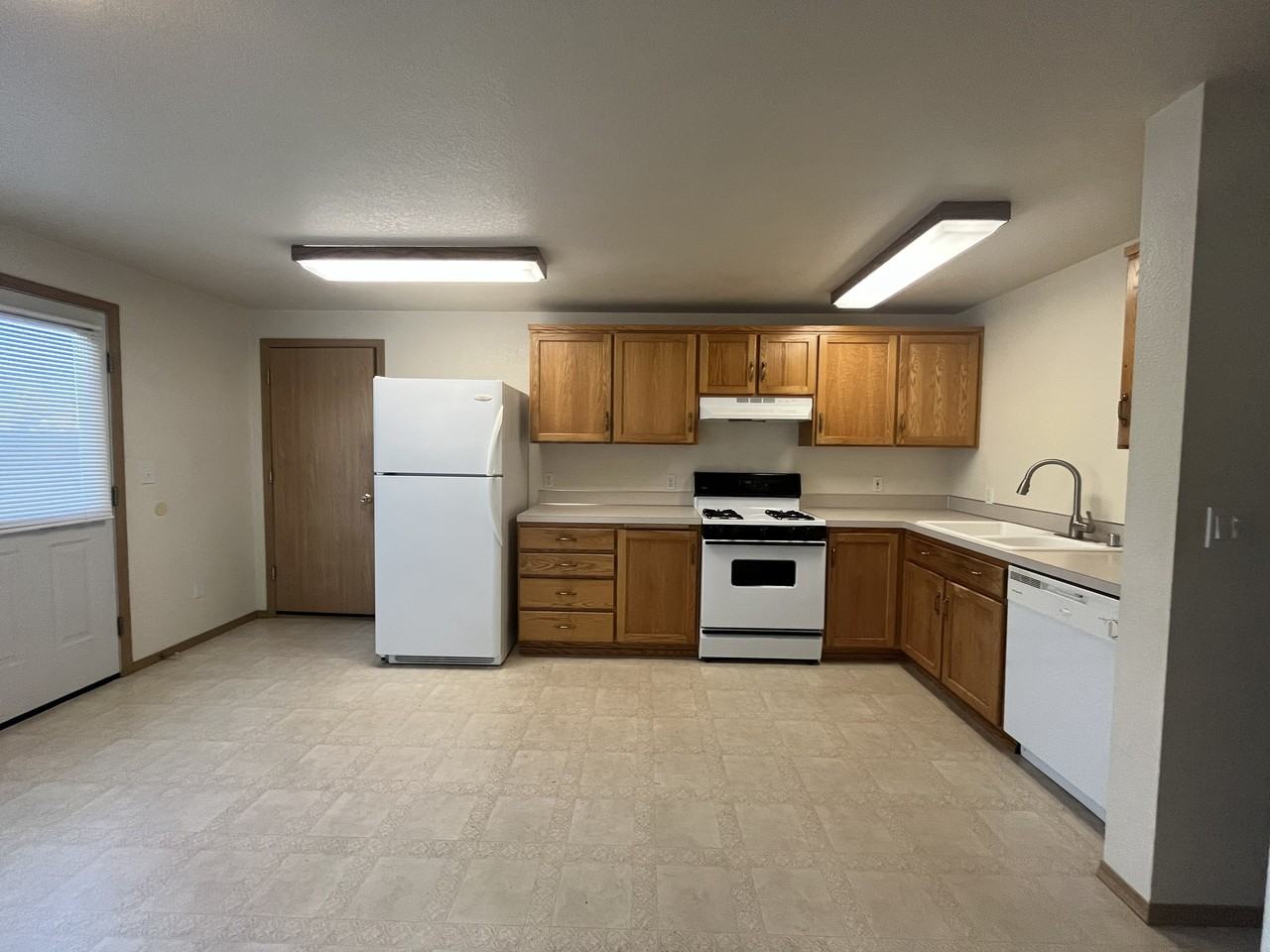 16310 Birkland Street Southeast - Photo 4 of 19