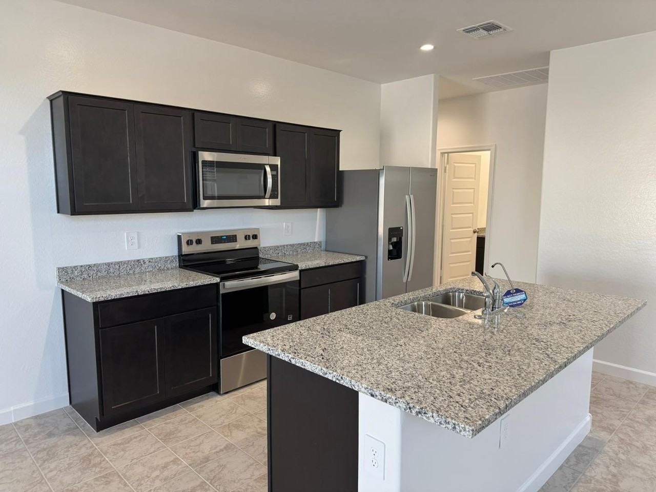 2126 W Simone Ave - Photo 2 of 11