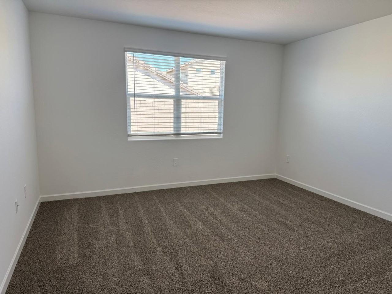 2126 W Simone Ave - Photo 4 of 11