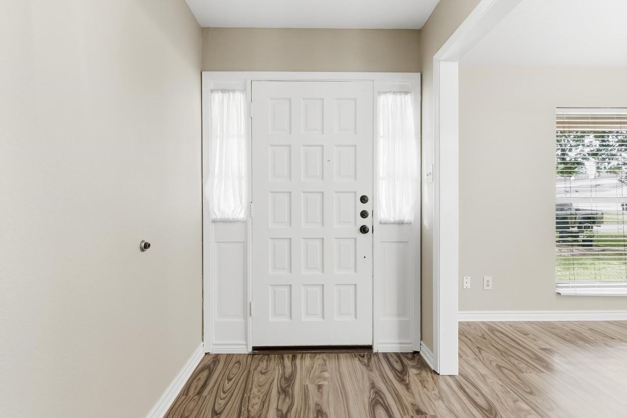 445 Longmeadow St - Photo 5 of 40