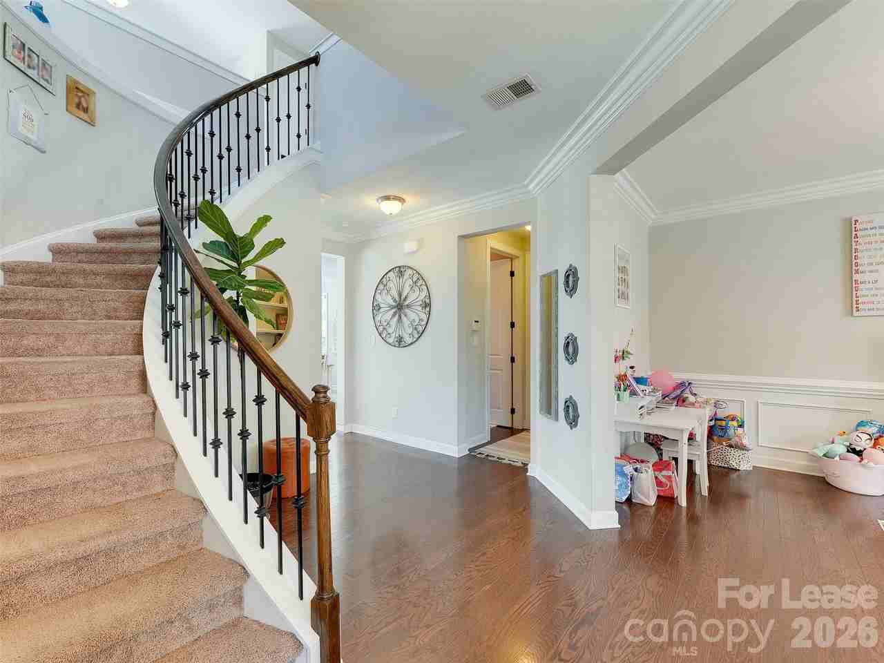 7121 Toxaway Ln - Photo 3 of 48