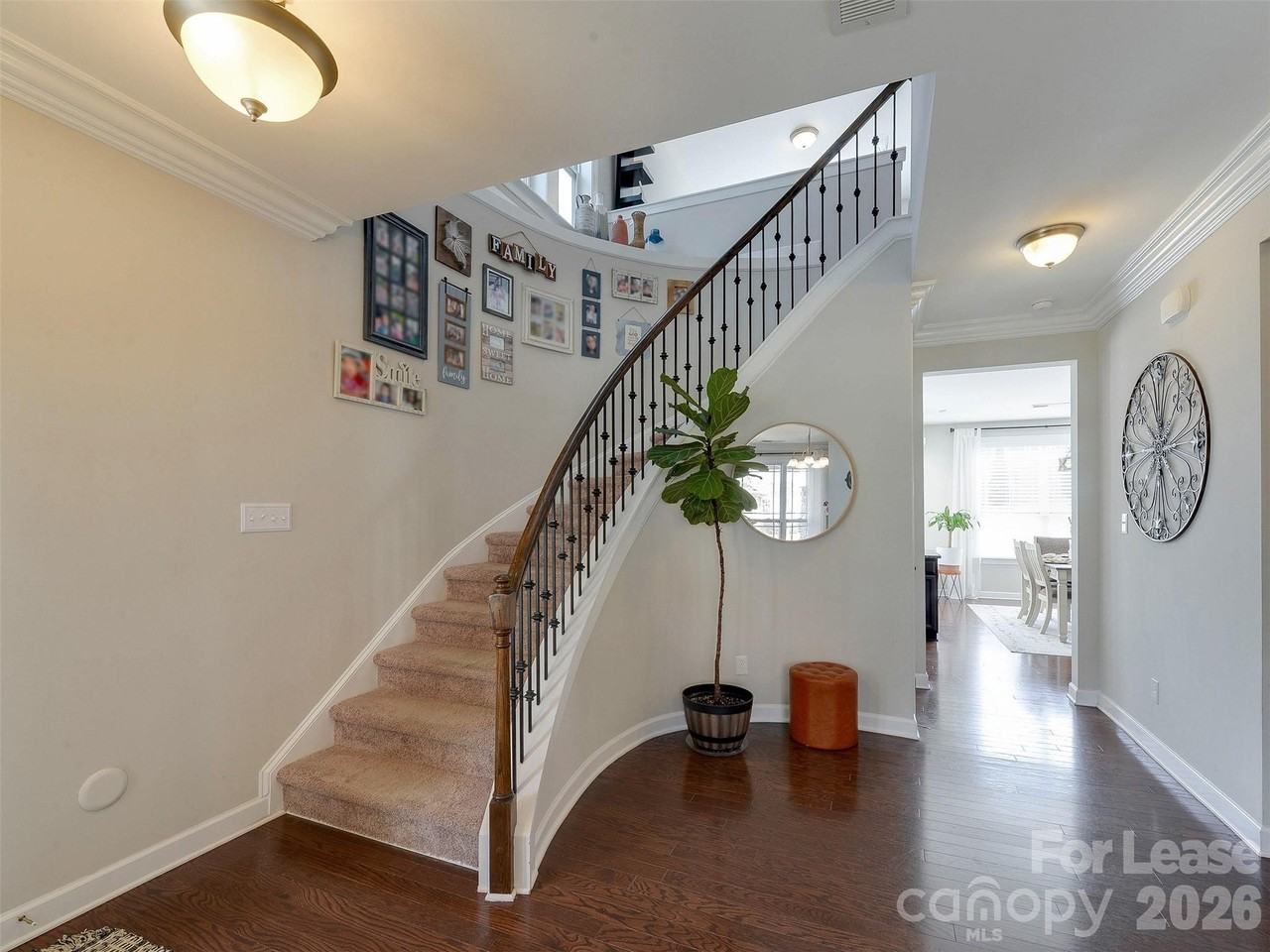 7121 Toxaway Ln - Photo 4 of 48